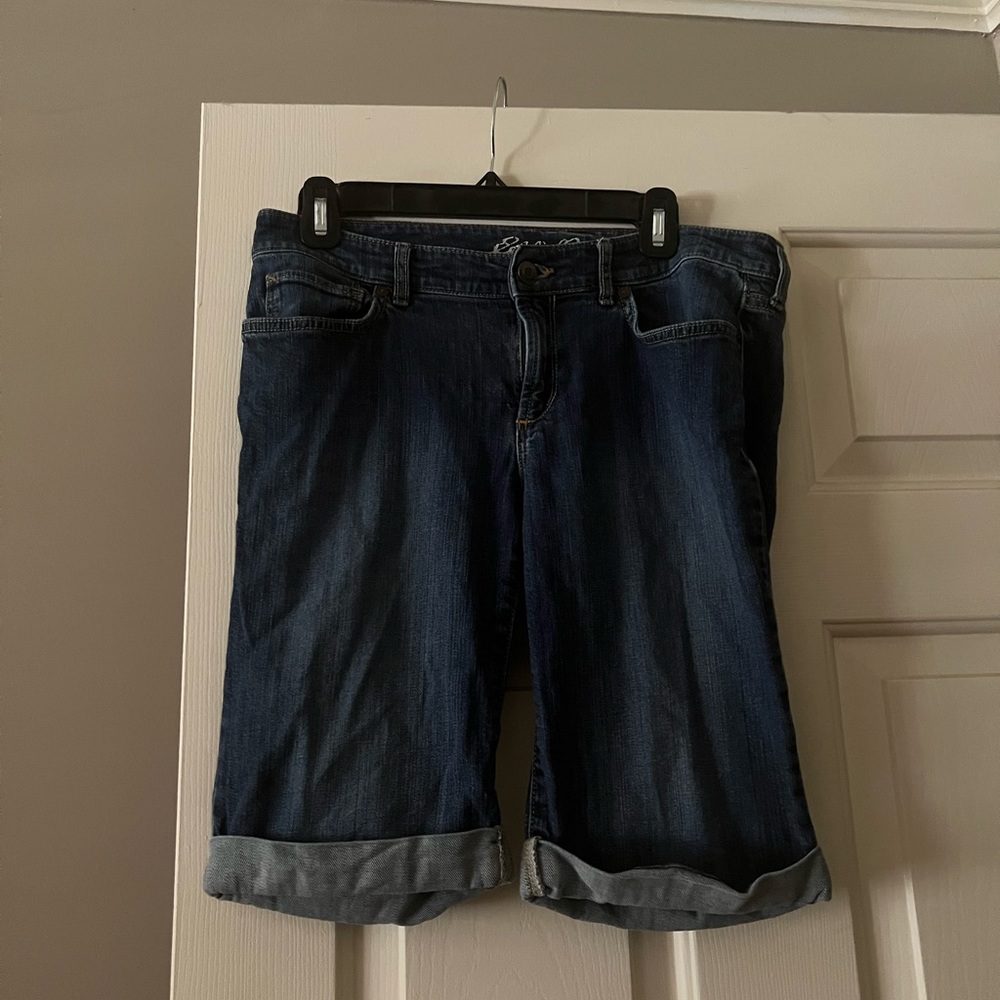 Women’s Eddie Bauer Denim Bermuda  Cuffed Shorts Size 6 Slightly Curvy